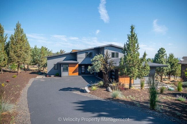 10465 Bitterbrush Ct in Redmond, OR - Building Photo - Building Photo
