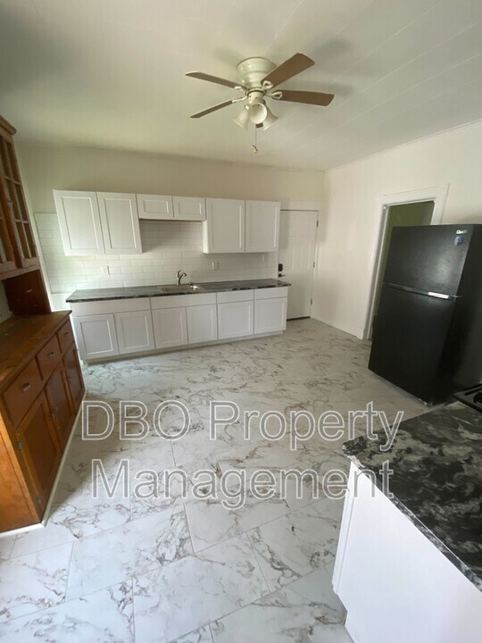 28 Pulaski St in Amsterdam, NY - Building Photo