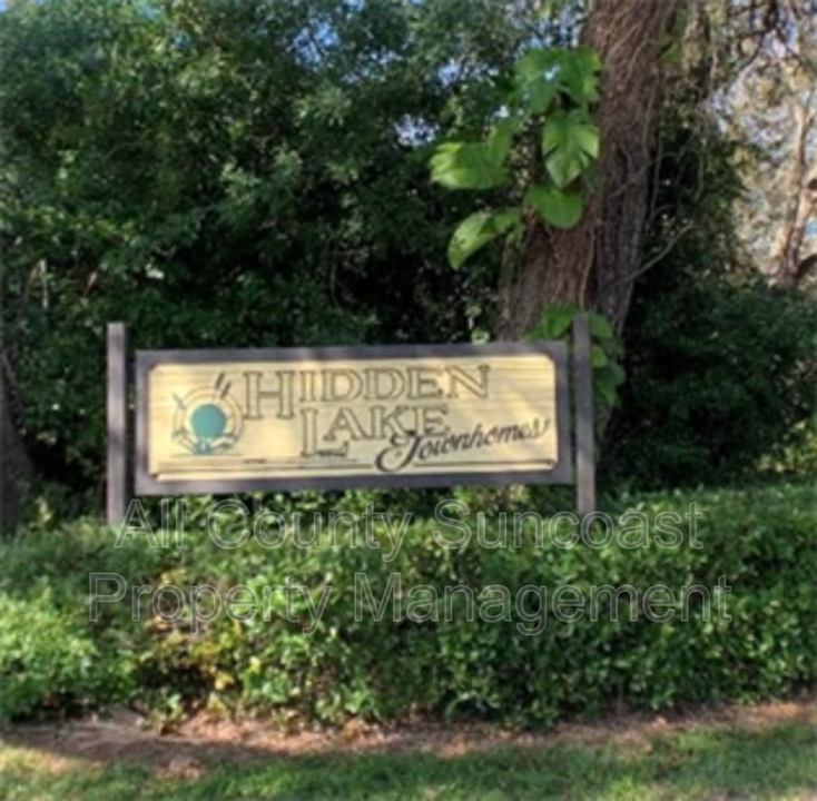 12039 117th St N in Seminole, FL - Building Photo