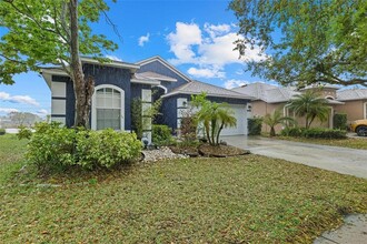 8339 Canterbury Lake Blvd in Tampa, FL - Foto de edificio - Building Photo