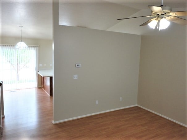 859 W 2005 N in Clinton, UT - Foto de edificio - Building Photo