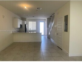6455 NW 103rd Pl in Doral, FL - Building Photo