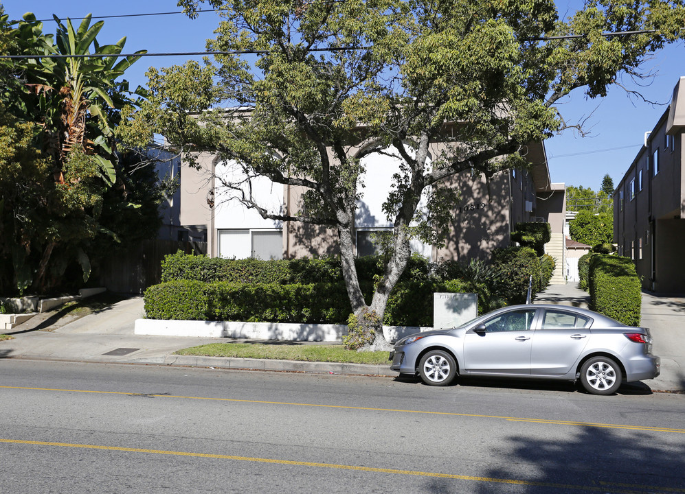 10821-10825 Satsuma Ave in North Hollywood, CA - Building Photo