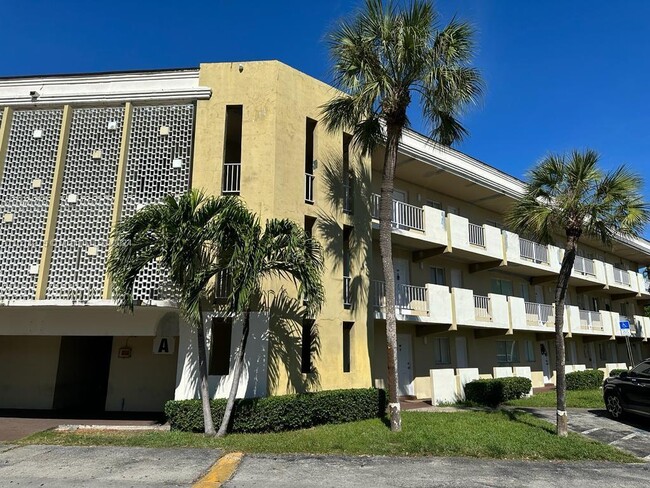 7713 SW 88th St-Unit -A205 in Miami, FL - Building Photo - Building Photo