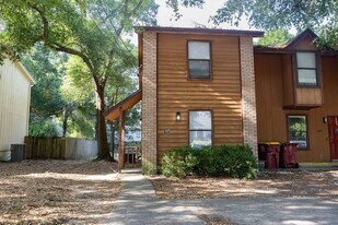 107 Hampton Dr in Crestview, FL - Building Photo