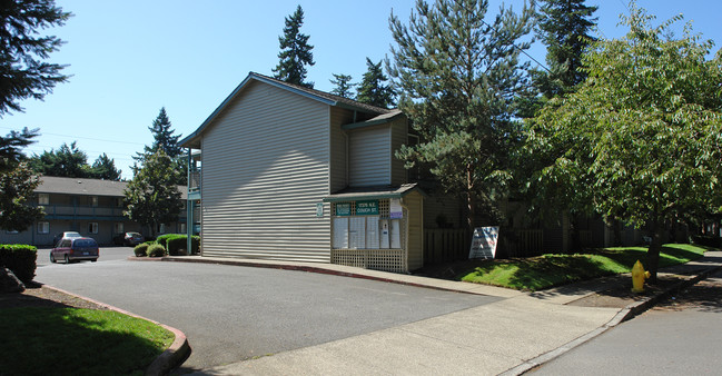 Rockwood Park Apartments in Portland, OR - Building Photo - Building Photo