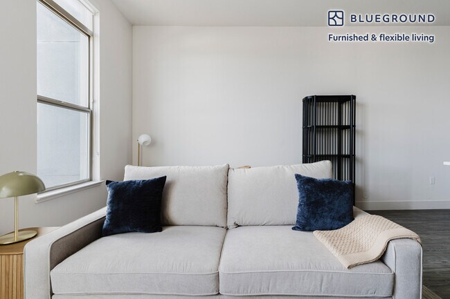 3645 Haven Ave in Menlo Park, CA - Foto de edificio - Building Photo