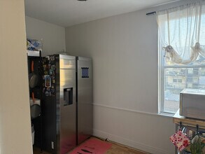 1614 W Wallen Ave, Unit 2nd Floor in Chicago, IL - Building Photo - Building Photo
