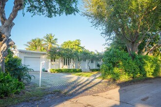 355 Redwood Ln in Key Biscayne, FL - Building Photo - Building Photo
