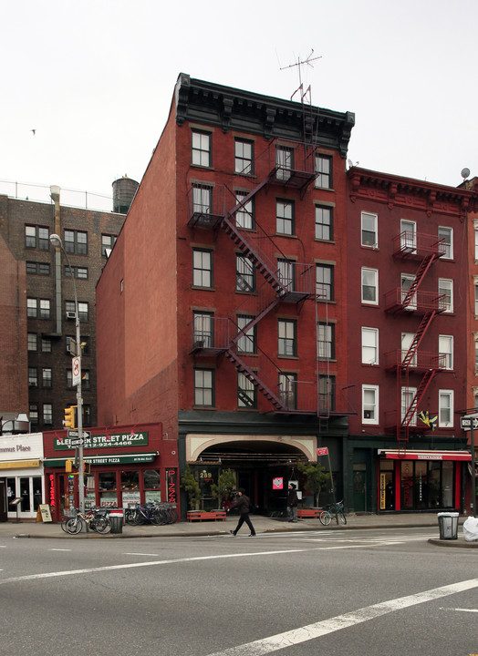 289 Bleecker St in New York, NY - Building Photo