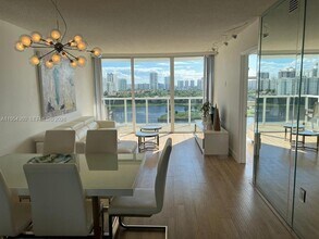 3625 N Country Club Dr, Unit 1404 in Aventura, FL - Foto de edificio - Building Photo