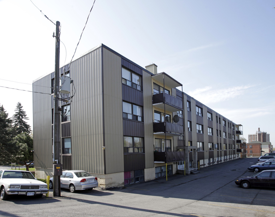 Glen Everest Apartments in Toronto, ON - Building Photo