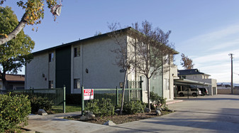 1365 W Stoneridge Ct Apartments