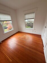 1316 Northeast Killingsworth Street in Portland, OR - Foto de edificio - Building Photo