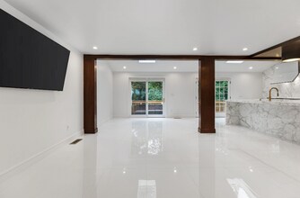 4 Hadley Rd in Lexington, MA - Foto de edificio - Building Photo