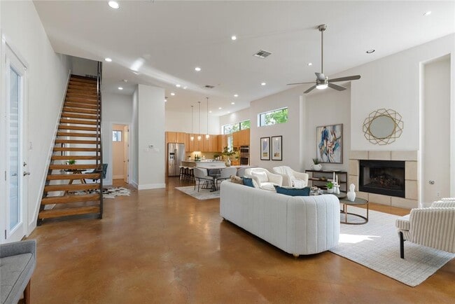 property at 1105 W Mary St