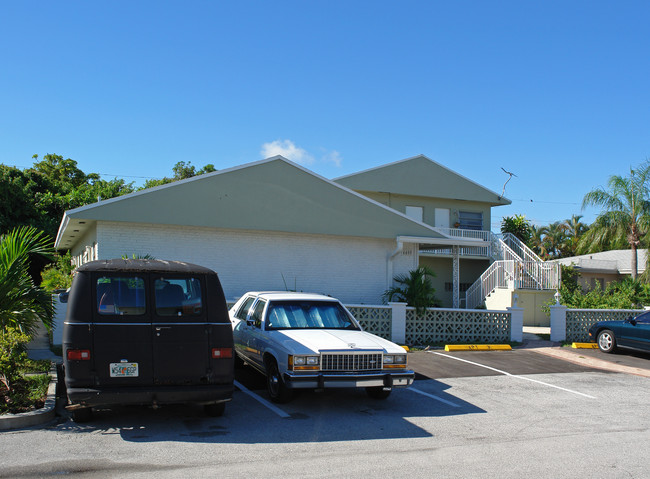 4400 NE 19th Ter in Oakland Park, FL - Building Photo - Building Photo