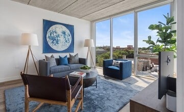 656 W Sheridan Rd, Unit 734 -706 in Chicago, IL - Building Photo - Building Photo