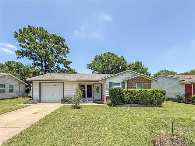 1915 Ridgewood St in Irving, TX - Building Photo - Building Photo