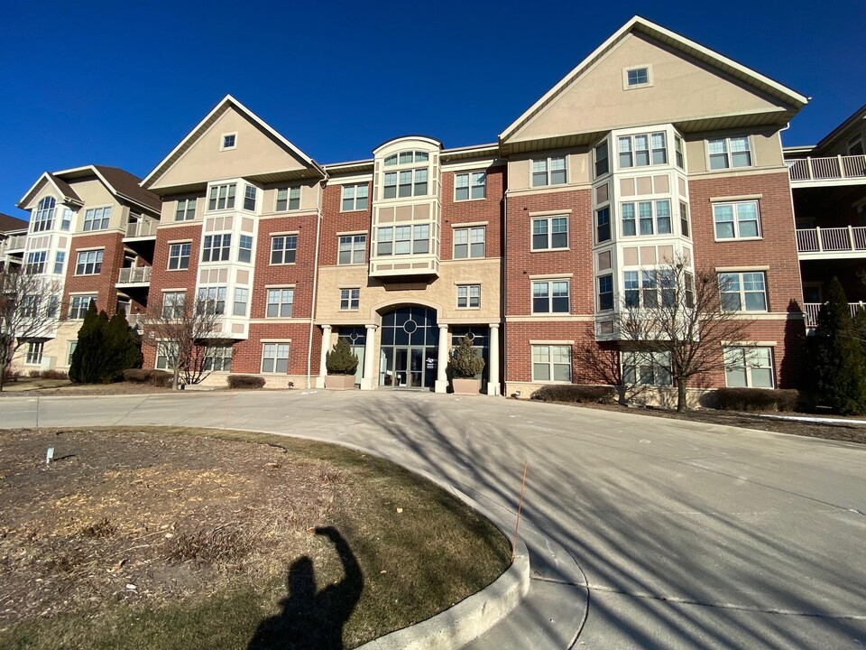 4110 S Lake Dr in St. Francis, WI - Foto de edificio