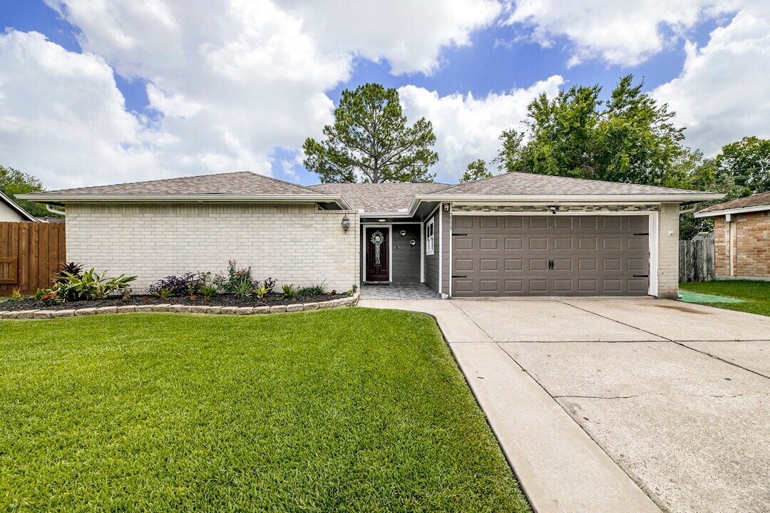 2539 Cobblers Way in Friendswood, TX - Building Photo