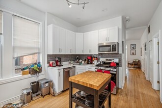 2322 W Rice St in Chicago, IL - Building Photo - Interior Photo