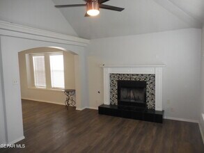 356 Jardin Bello Ave in El Paso, TX - Foto de edificio - Building Photo