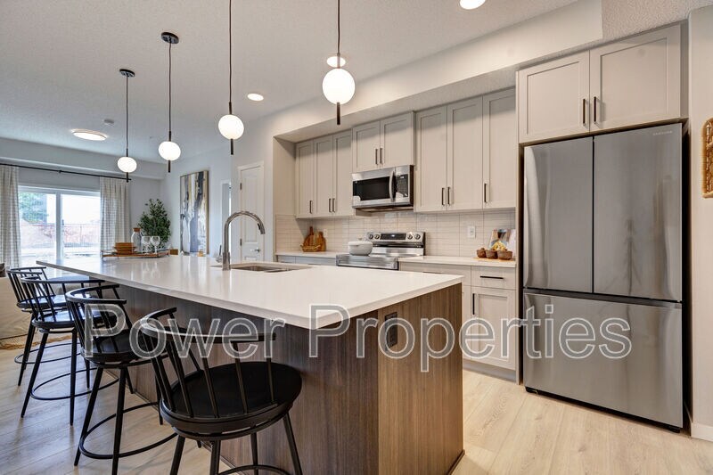 550-2550 Belmont Heath SW in Calgary, AB - Building Photo