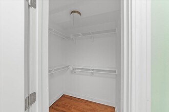 1122 N Clark St, Unit 2706 in Chicago, IL - Building Photo - Building Photo