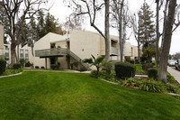 Pine Brook Apartments in Bakersfield, CA - Building Photo - Building Photo