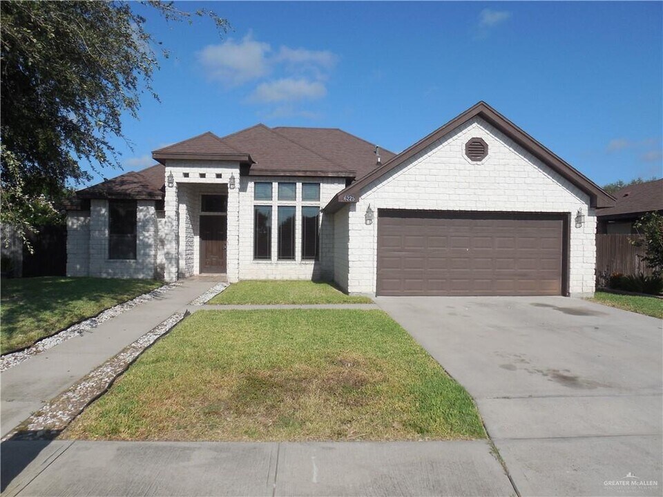 6225 N 45th St in McAllen, TX - Foto de edificio