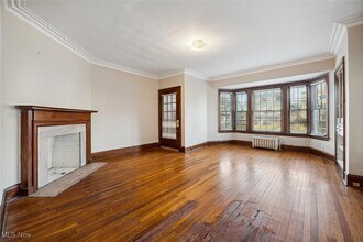 13108 Cedar Rd-Unit -13110 in Cleveland Heights, OH - Building Photo - Building Photo