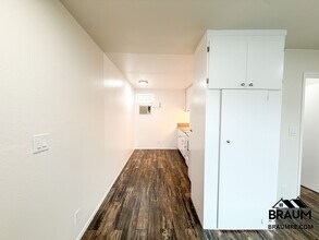 15634 Leadwell St in Los Angeles, CA - Building Photo - Building Photo