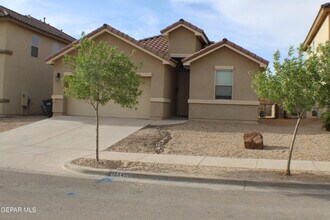 12449 Chamberlain Dr in Horizon City, TX - Building Photo - Building Photo