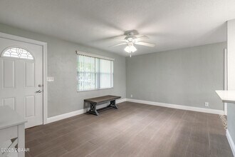 5028 Palmetto St in Port Orange, FL - Foto de edificio - Building Photo