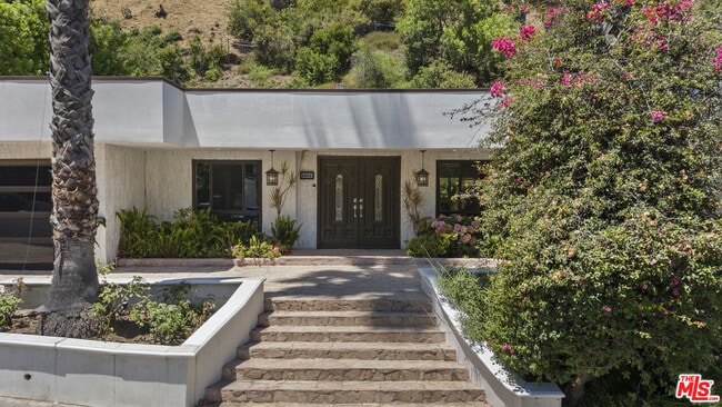 3453 Green Vista Dr in Los Angeles, CA - Building Photo - Building Photo