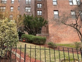 270 N Broadway in Yonkers, NY - Building Photo