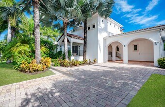 541 S Mashta Dr in Key Biscayne, FL - Building Photo - Building Photo