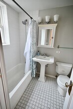 1113 W Lill Ave in Chicago, IL - Building Photo - Building Photo