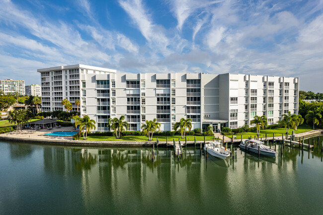 Pelican Pointe in Naples, FL - Building Photo - Building Photo