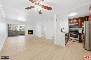 5530 Owensmouth Ave in Los Angeles, CA - Building Photo