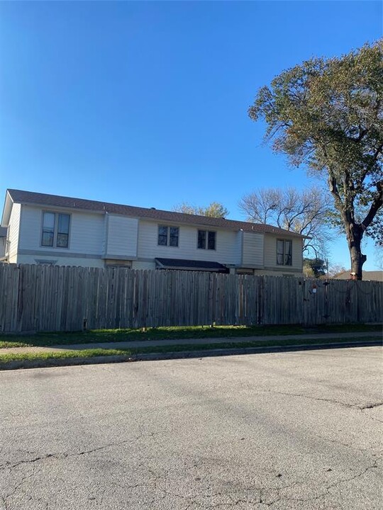 1524 Hawk Tree Dr in College Station, TX - Building Photo