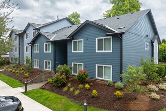 Amberwood Apartments in Hillsboro, OR - Building Photo - Primary Photo