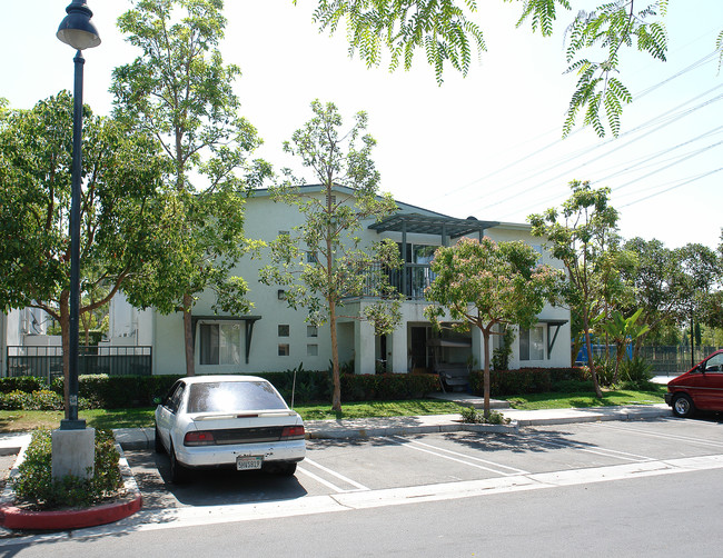 1634 S Calle Del Mar in Anaheim, CA - Foto de edificio - Building Photo