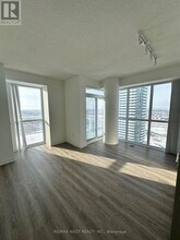 8 Interchange Wy in Vaughan, ON - Building Photo - Building Photo