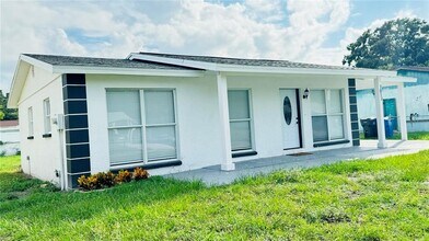 7017 S Sandhurst Dr in Tampa, FL - Building Photo - Building Photo