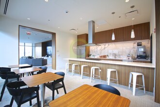 832 N Orleans St in Chicago, IL - Building Photo - Building Photo