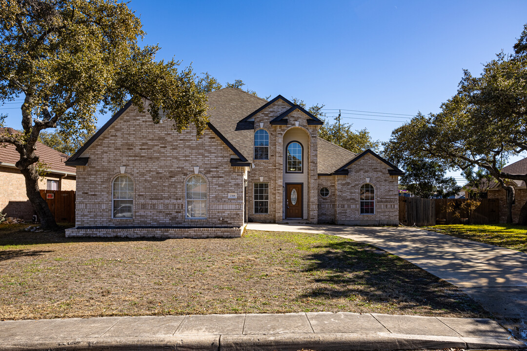 7318 Chimney Bluff in San Antonio, TX - Building Photo