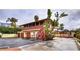 137 Avenida Sierra in San Clemente, CA - Building Photo