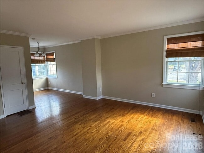 524 Wakefield Dr in Charlotte, NC - Foto de edificio - Building Photo